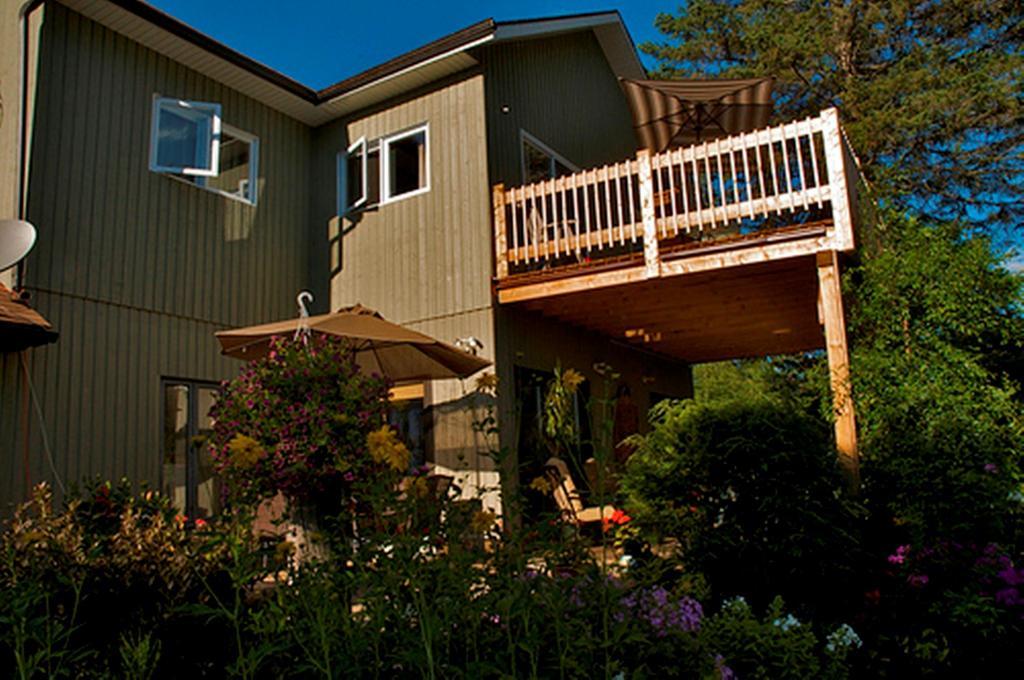 Gîte Au Pied Du Courant Mont-Laurier Exterior foto