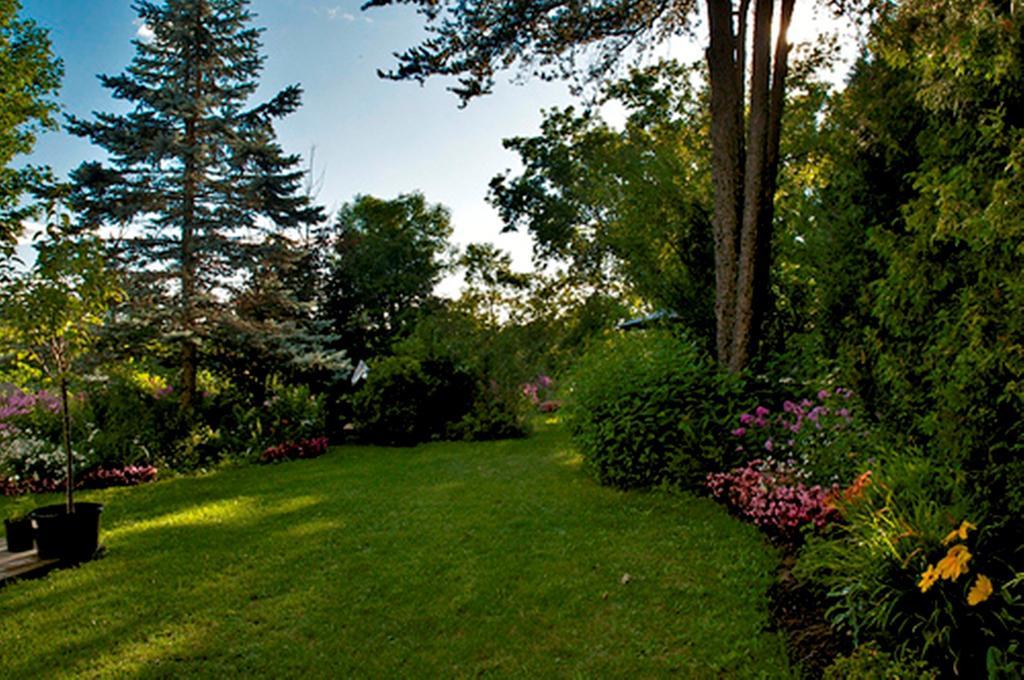 Gîte Au Pied Du Courant Mont-Laurier Exterior foto