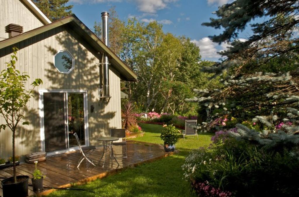 Gîte Au Pied Du Courant Mont-Laurier Exterior foto